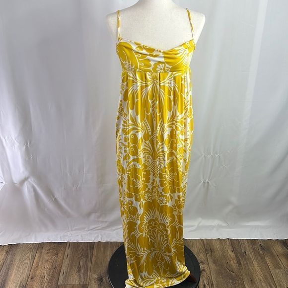 Diane Von Furstenberg Dresses & Skirts - Diane con Furstenburg size 6 silk blend maxi With pockets